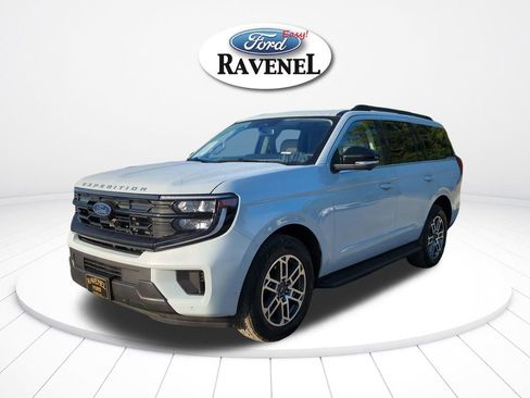 Used 2025 Ford Expedition Active AWD/4WD image 8