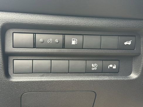 Used 2025 Mitsubishi Outlander SE image 17