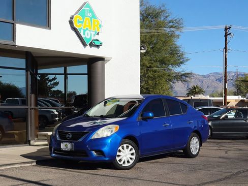 Used 2012 Nissan Versa SV image 2