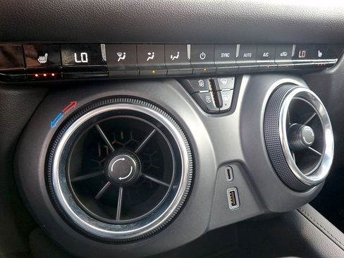 Used 2020 Chevrolet Blazer LT FWD image 19