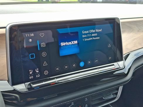 Used 2024 Volkswagen Atlas SE AWD/4WD image 16