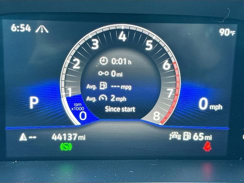 Used 2022 Volkswagen Tiguan SE w/ Panoramic Sunroof Package image 13