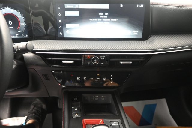 Certified 2025 Nissan Kicks SR AWD/4WD image 13