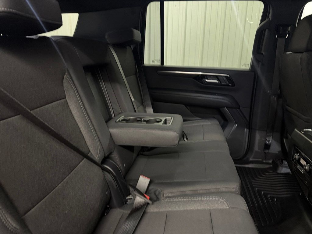 Used 2025 Chevrolet Suburban LS RWD image 20