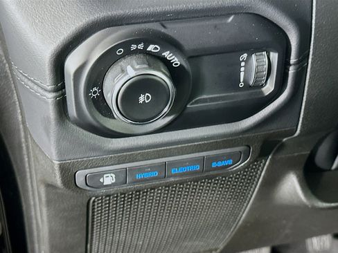Used 2025 Jeep Wrangler Unlimited Sahara w/ Safety Group AWD/4WD image 16