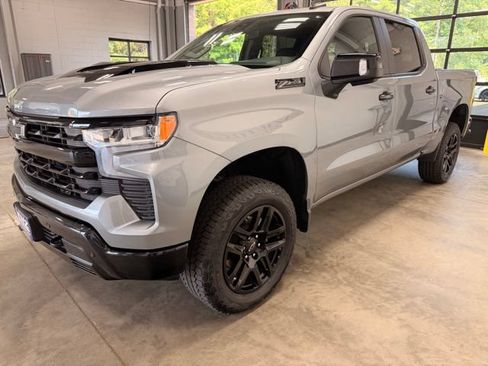 Used 2025 Chevrolet Silverado 1500 LT Trail Boss w/ LT Trail Boss Premium Package AWD/4WD image 5