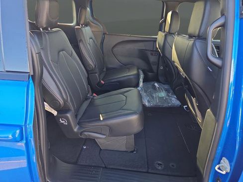 New 2026 Chrysler Pacifica Select w/ S Appearance Package image 31
