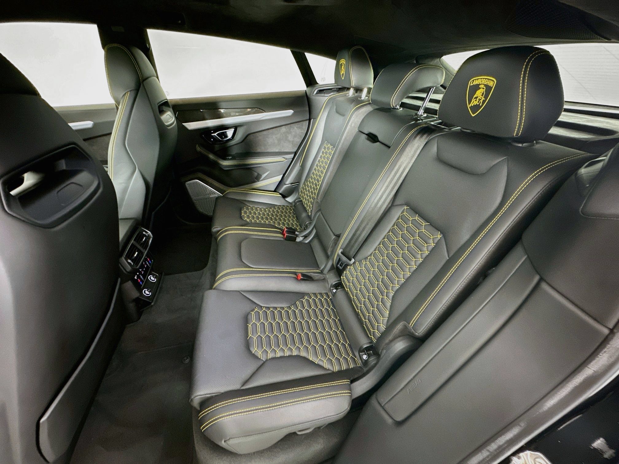 Used 2019 Lamborghini Urus AWD/4WD image 24