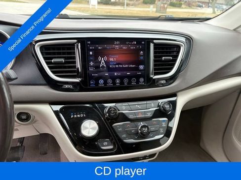 Used 2020 Chrysler Pacifica Touring-L Plus image 20