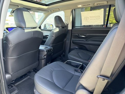 New 2026 Toyota Grand Highlander Platinum AWD/4WD image 27
