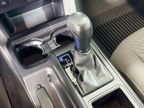 Used 2023 Toyota Tacoma SR AWD/4WD image 17