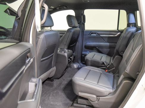 Used 2024 GMC Acadia Elevation image 4