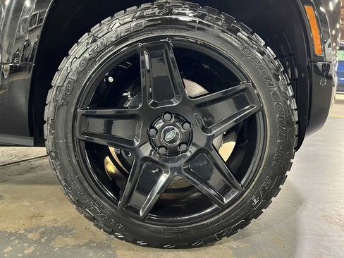 Used 2024 Land Rover Defender 110 V8 AWD/4WD image 9