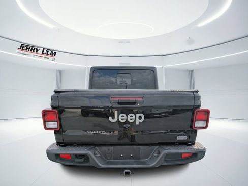 Used 2020 Jeep Gladiator Overland image 4