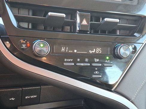 Used 2024 Toyota Camry SE image 18