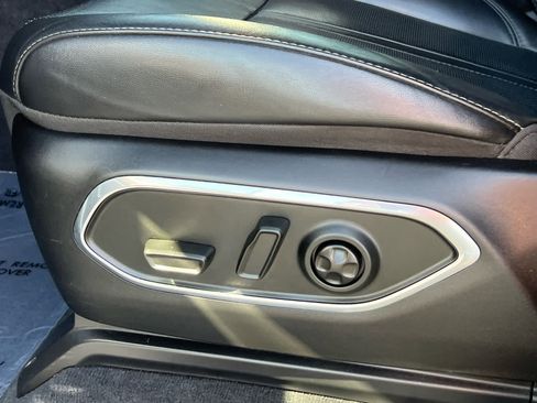 Used 2023 Jeep Wagoneer 4WD w/ Convenience Group I image 29