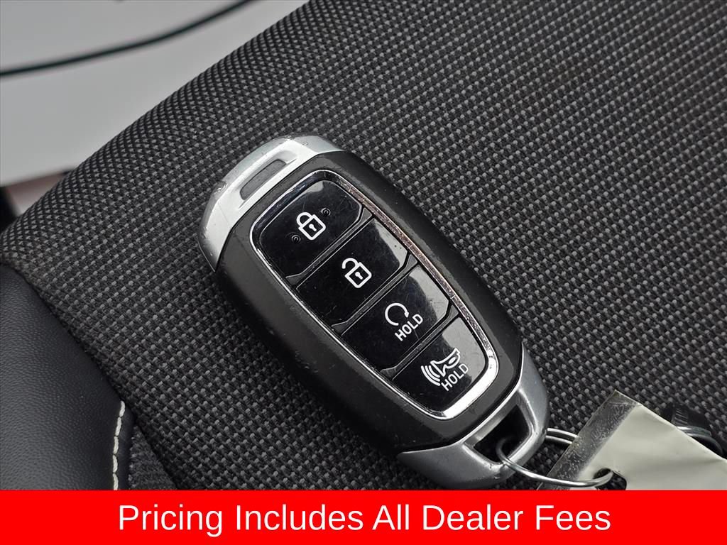 Used 2024 Hyundai Venue Limited FWD image 24