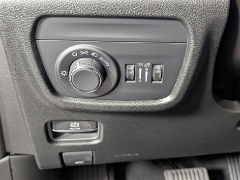 New 2025 Jeep Grand Cherokee Altitude image 13