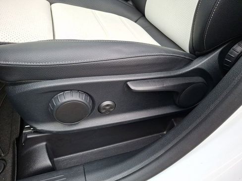 Used 2022 Mercedes-Benz GLB 250 4MATIC w/ AMG Line image 11