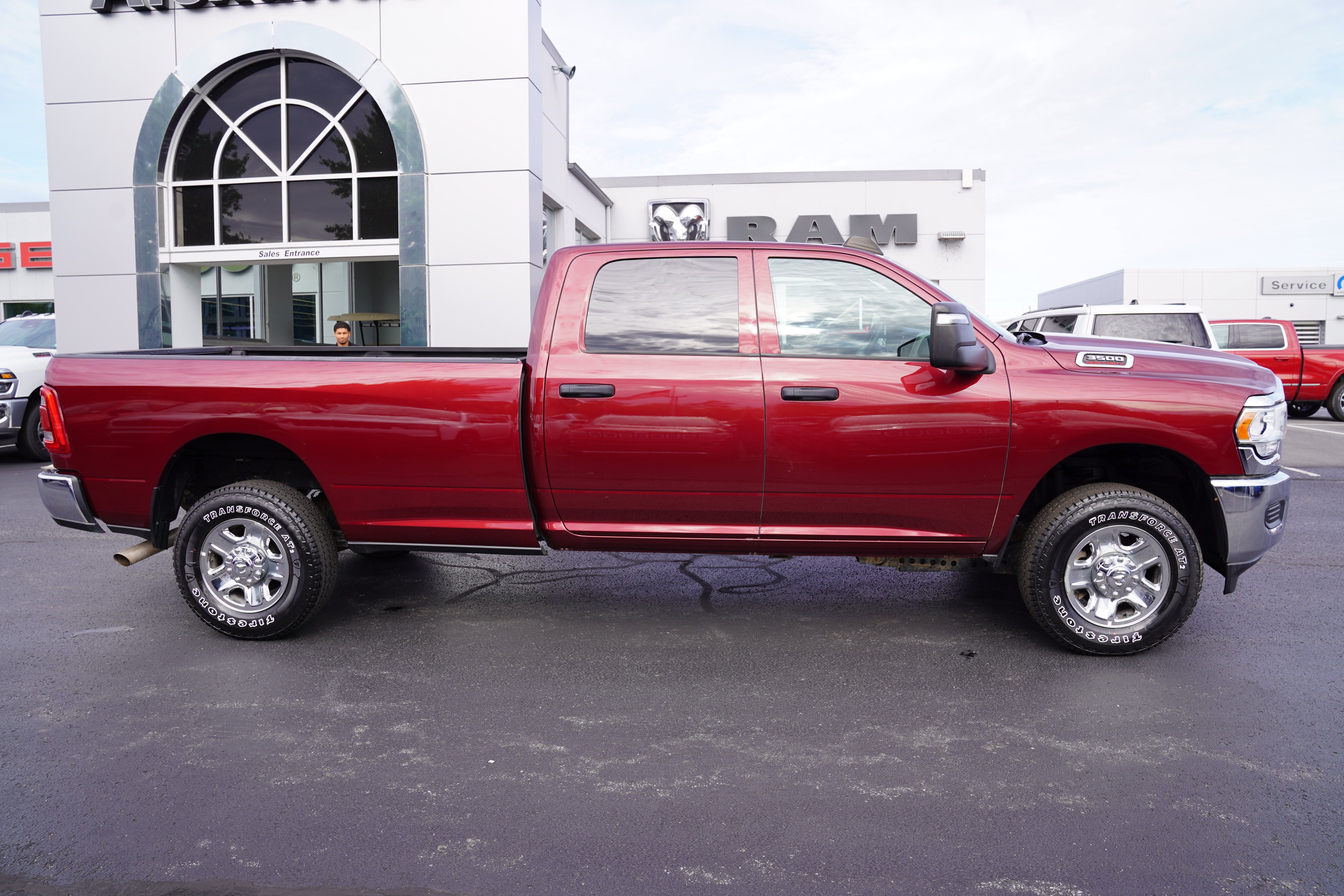 Used 2024 RAM 3500 Tradesman w/ Chrome Appearance Group AWD/4WD image 2
