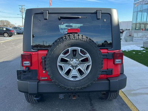 Used 2015 Jeep Wrangler Unlimited Rubicon w/ Connectivity Group image 6