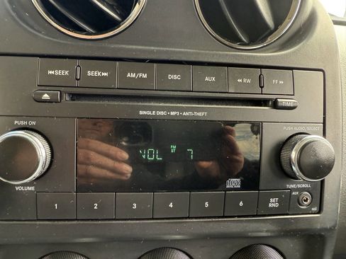 Used 2015 Jeep Patriot Sport image 16