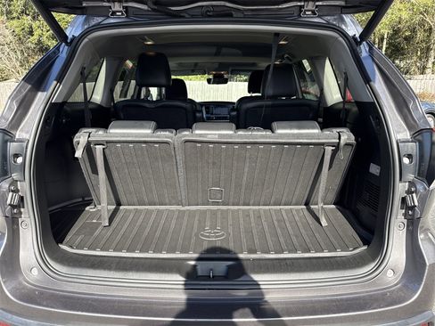 Used 2018 Toyota Highlander SE image 33