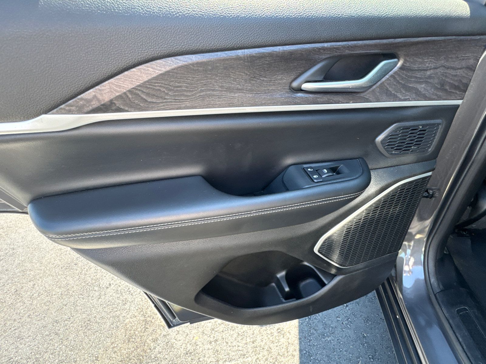 Used 2024 Jeep Grand Cherokee Limited 4xe AWD/4WD image 25