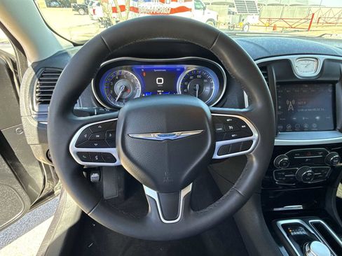 Used 2023 Chrysler 300 Touring image 11