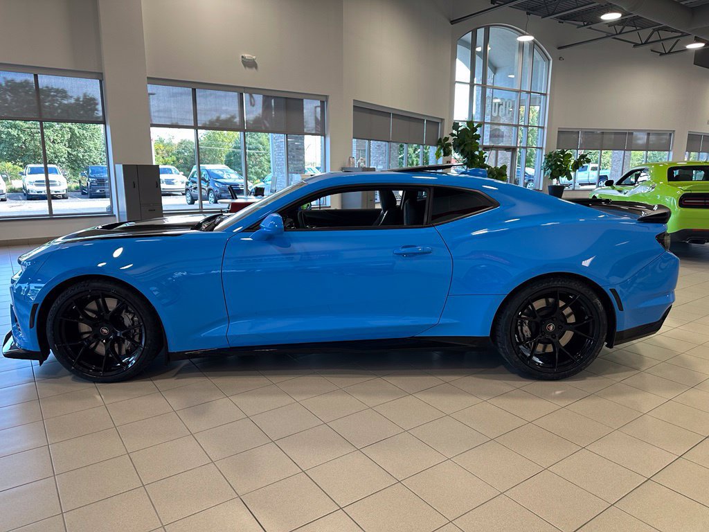 Used 2022 Chevrolet Camaro ZL1 RWD image 2
