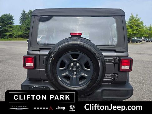 Used 2022 Jeep Wrangler Unlimited Sport AWD/4WD image 5