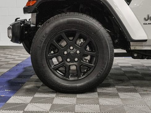 Used 2023 Jeep Gladiator Overland image 18