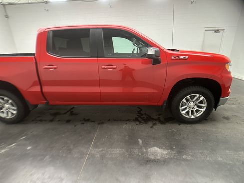 Used 2023 Chevrolet Silverado 1500 LT image 38