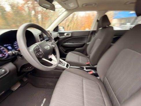 Used 2020 Hyundai Venue SE image 15