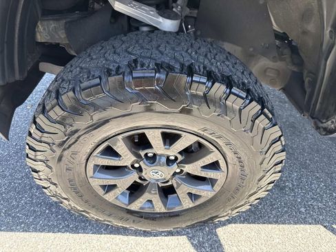 Used 2022 Toyota Tacoma SR5 w/ Technology Package RWD image 12