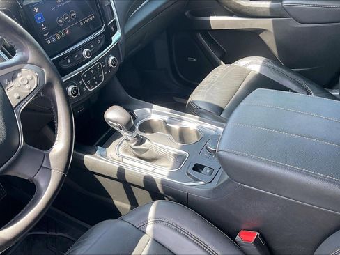 Used 2021 Chevrolet Traverse RS w/ LPO, Floor Liner Package FWD image 17