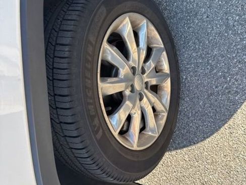 Used 2017 Jeep Cherokee Limited image 20