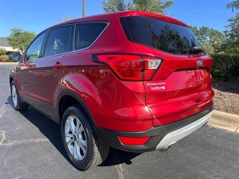 Used 2019 Ford Escape SE FWD image 3