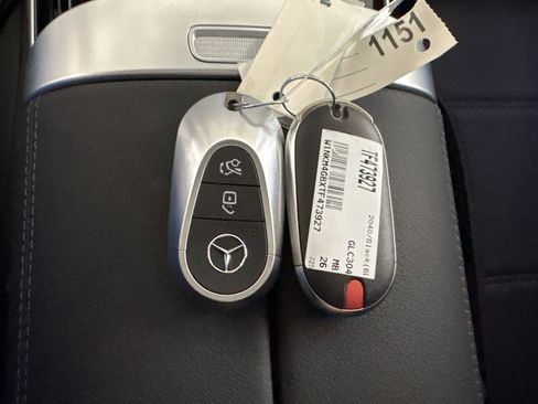 Used 2026 Mercedes-Benz GLC 300 image 33