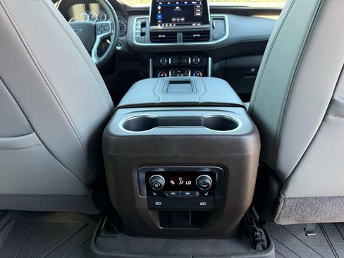 Used 2021 Chevrolet Tahoe Z71 w/ Luxury Package AWD/4WD image 29