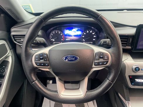 Used 2022 Ford Explorer XLT w/ Equipment Group 202A AWD/4WD image 16