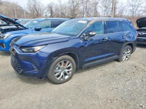 Used 2025 Toyota Grand Highlander AWD image 2