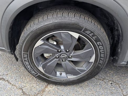 Used 2024 Nissan Rogue SV image 28