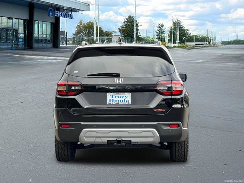 New 2025 Honda Pilot TrailSport image 5