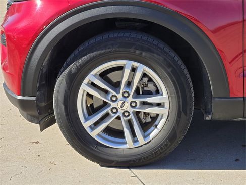 Used 2022 Ford Explorer XLT image 17