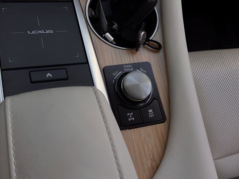 Used 2022 Lexus RX 350L Premium w/ Premium Package image 19