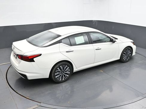 Used 2025 Nissan Altima 2.5 SV FWD image 34