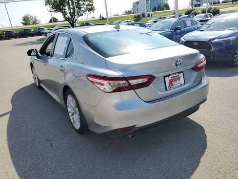Certified 2020 Toyota Camry XLE FWD image 3