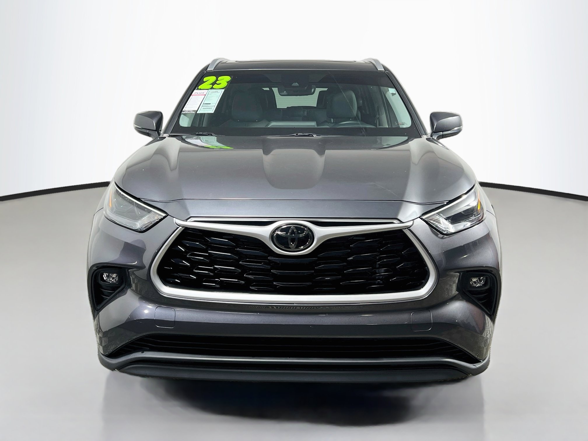 Used 2023 Toyota Highlander XLE FWD image 11