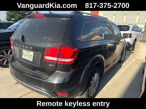 Used 2018 Dodge Journey SXT w/ Connectivity Group FWD image 3